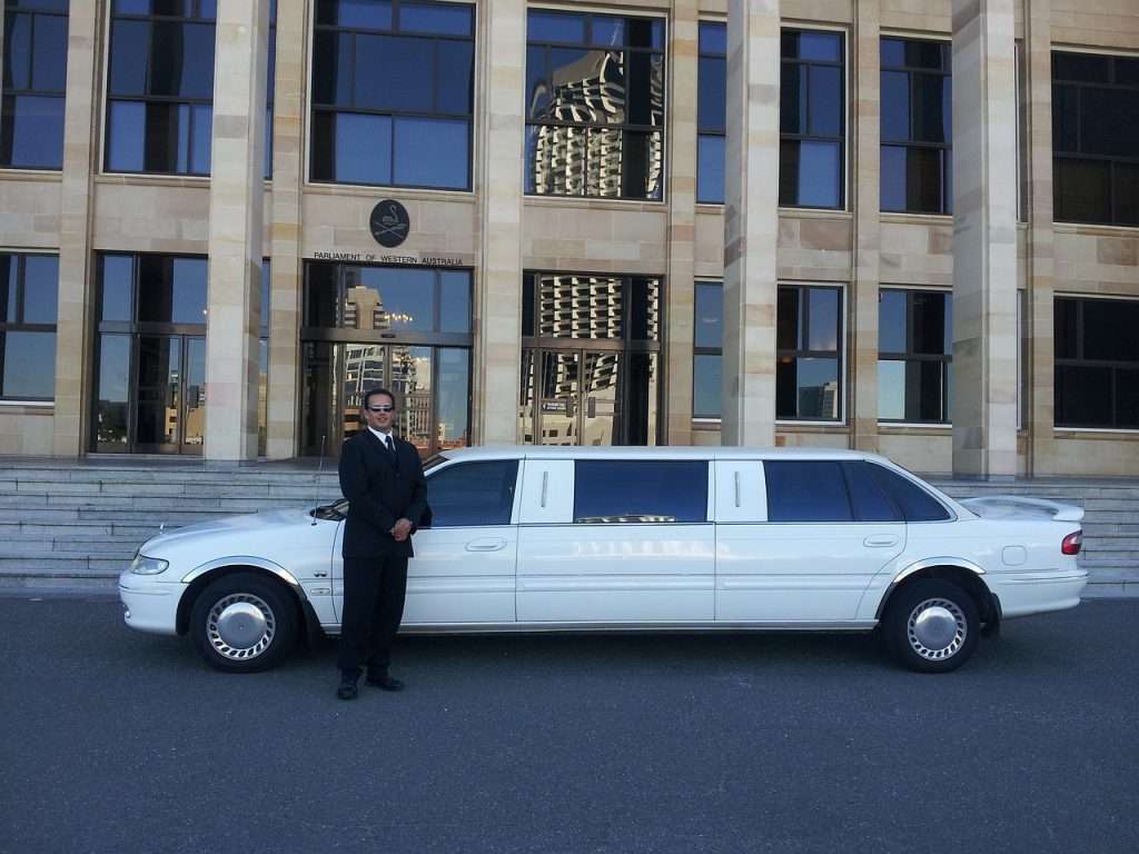 8 Reasons to Rent a Limousine for New Year's Eve Celebration